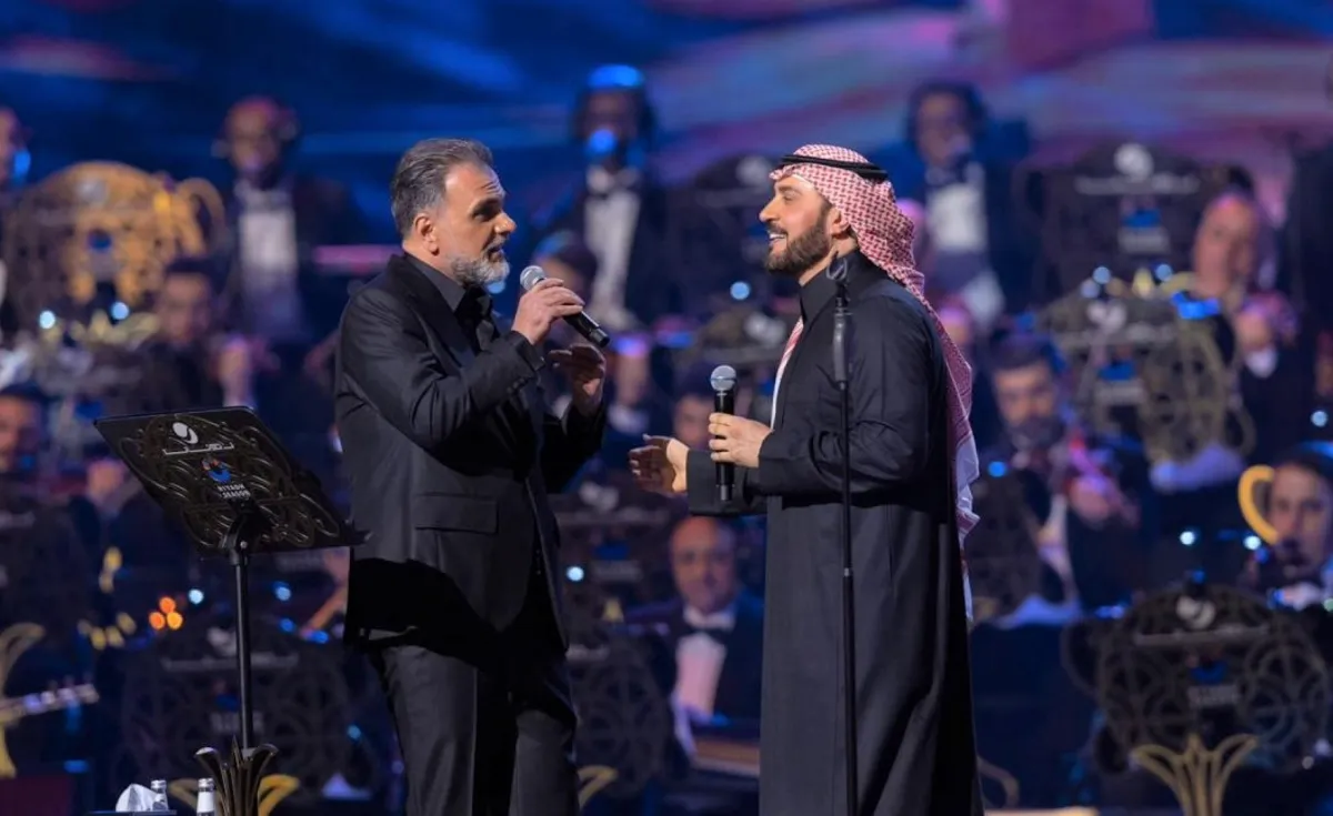 ماجد المهندس وعلي صابر وهما يغنيان اغنية سهران- الصورة من المركز الاعلامي لشركة روتانا