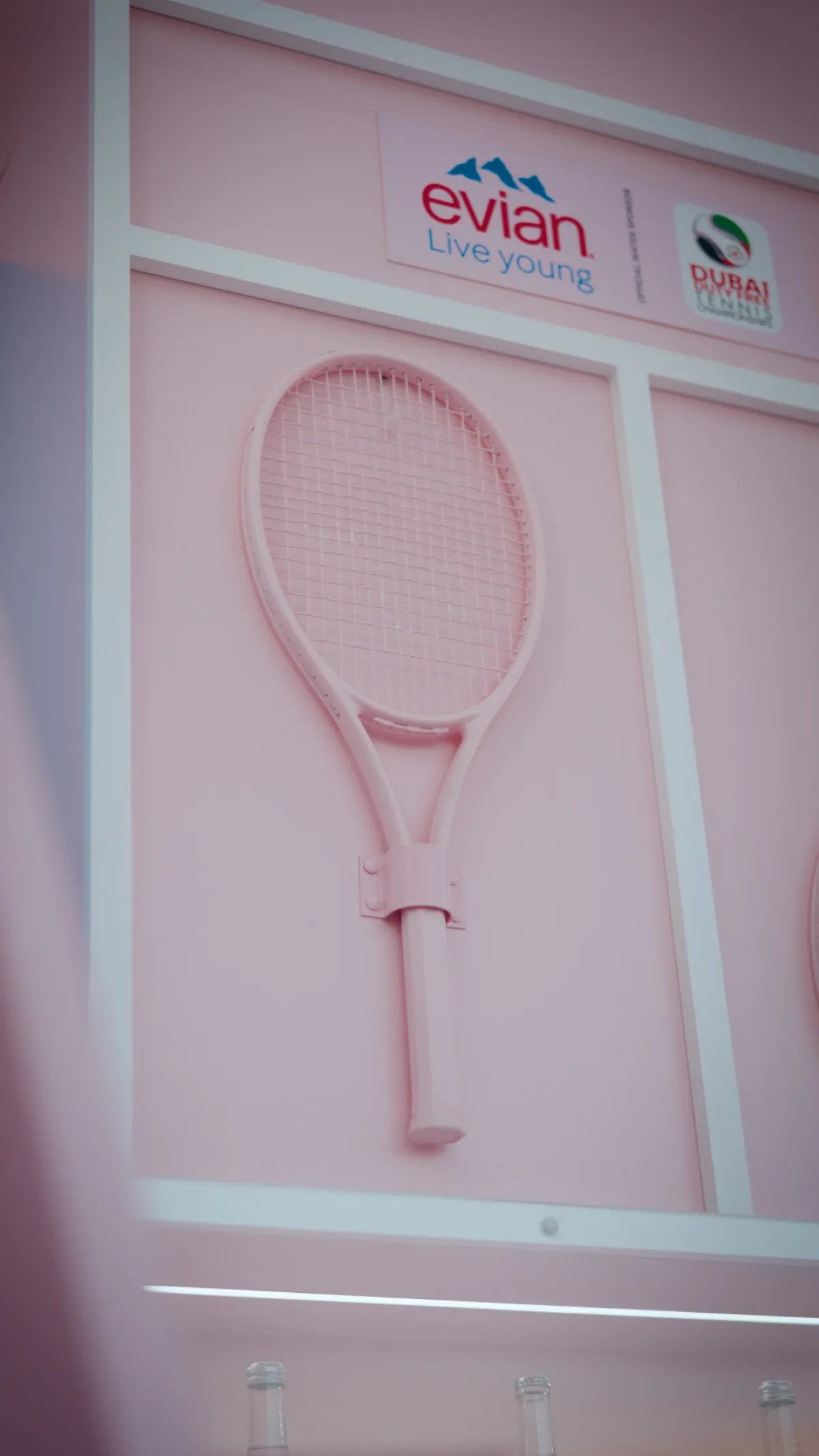 إيفيان والتنس.. ارتباط عالمي وثيق يتجسد في أدق التفاصيل داخل الجناح التفاعلي لبطولات دبي