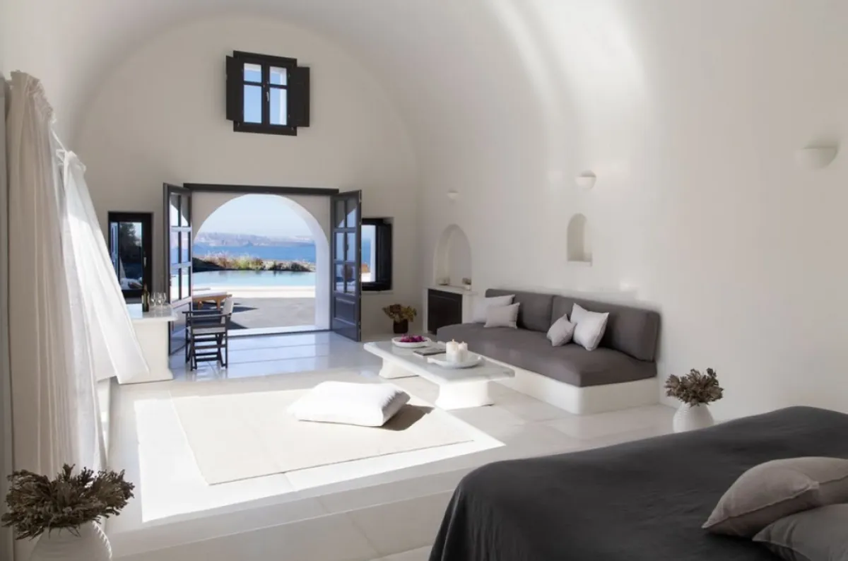  تصميم بسيط وجذاب في فندق بيريفولاز -الصورة من صفحة perivolashotel الرسمية على إنستغرام 