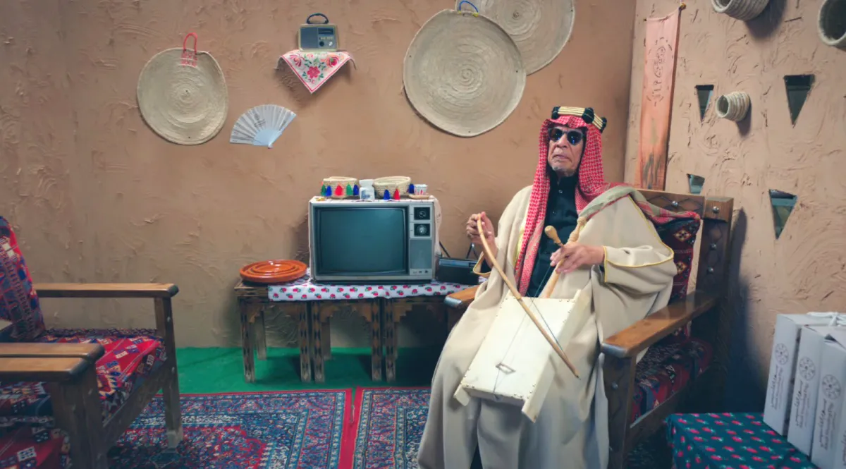 علي المدفع بملابس خاصة بيوم التأسيس- الصورة من حساب فيصل العيسى على منصة x