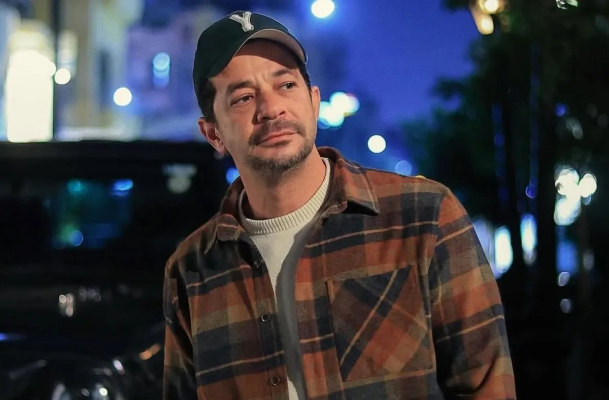 شريف سلامة في كواليس مسلسل  على قد الحب - الصورة من صفحة الشركة المنتجة على انستغرام  