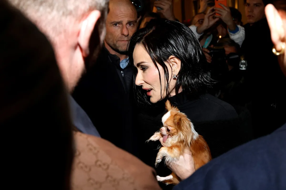 ديمي مور في ميلانو، إيطاليا (Demi Moore in Milan, Italy). مصدر الصورة: Claudio Lavenia/Getty Images for Gucci