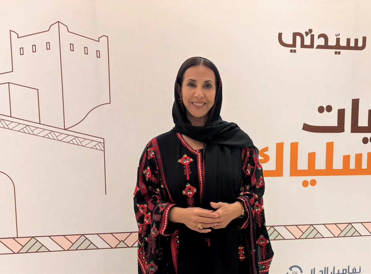 بدرية البشر- الصورة خاصة بسيدتي من تصوير زكية البلوشي