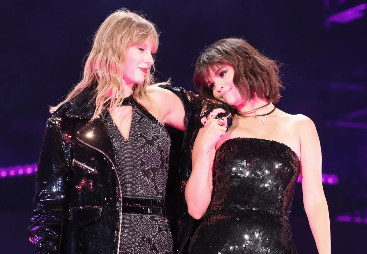 سيلينا غوميز Selena Gomez و تايلور سويفت Taylor Swift من حفل روز بول عام 2018 - مصدر الصورة: Christopher Polk/TAS18/Getty Images