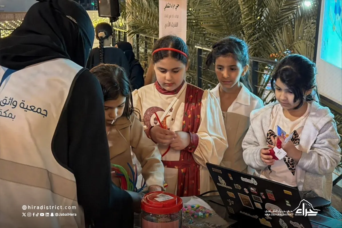 الأطفال يشاركون بفعالية الحكواتي. الصورة من حساب حي حراء الثقافي على منصة x