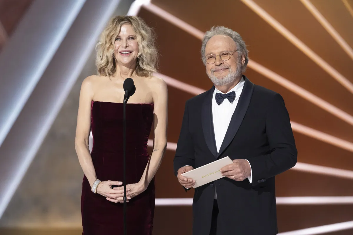 بيلي كريستال Billy Crystal وميغ رايان Meg Ryan من حفل الأوسكار 2025 - مصدر الصورة: Frank Micelotta/Disney via Getty Images