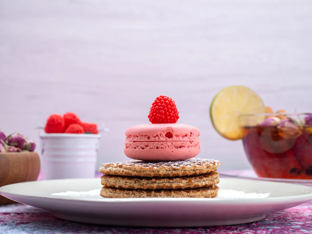 كيف تتجنّبين الإفراط في تناول الحلويات والمعجنات خلال العيد؟ المصدر  Image by KamranAydinov on Freepik