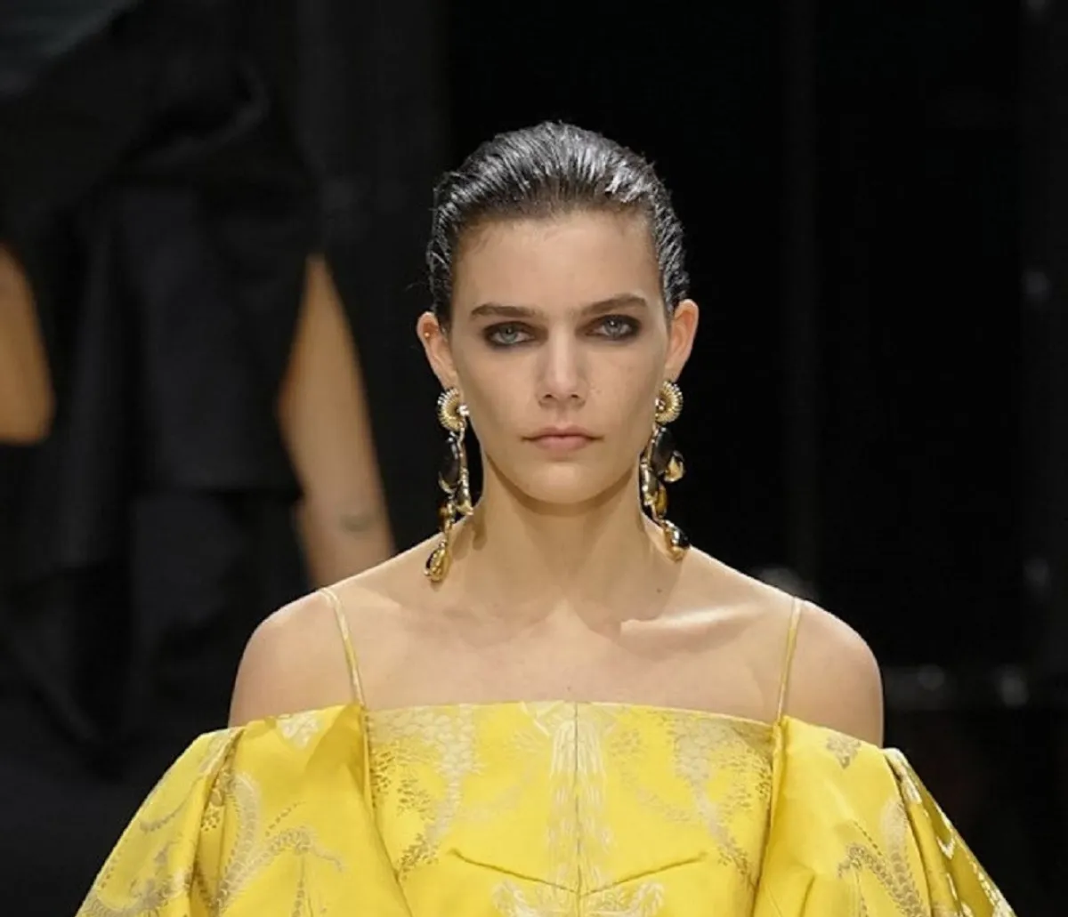 صيحات مكياج من أسبوع الموضة في باريس لشتاء 2027.