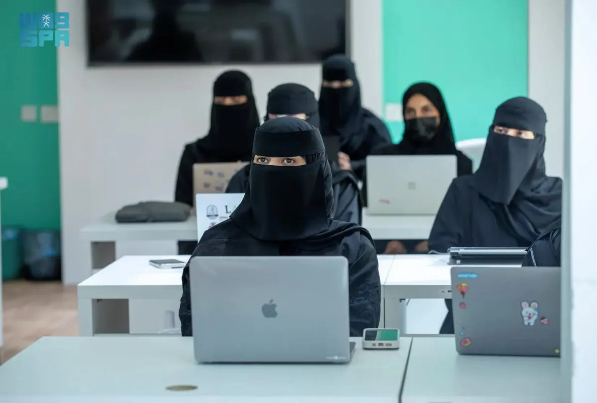 تمكين المرأة السعودية بالذكاء الاصطناعي