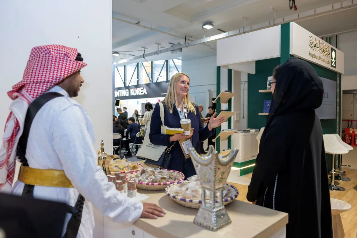 جناح السعودية في معرض لندن للكتاب يدعم حضور السعودية على الساحة الأدبية العالمية- الصورة من المركز الإعلامي لهيئة الأدب والنشر والترجمة  