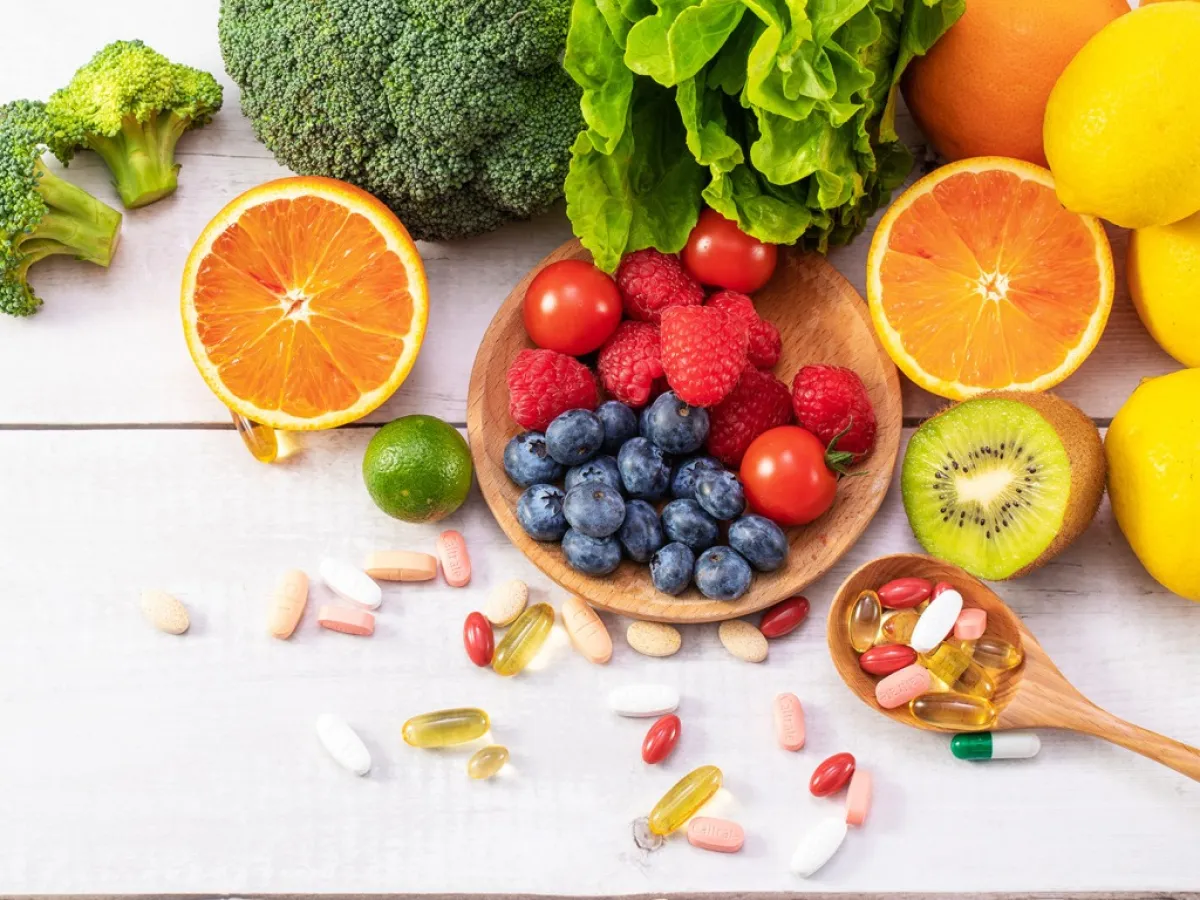 الفيتامينات هي نوع من المغذيات الدقيقة- المصدر Image by wirestock on Freepik