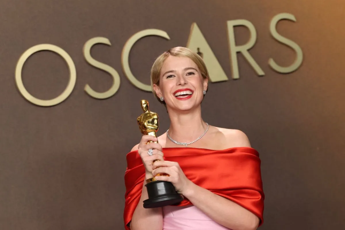 جيسي بكلاي Jessie Buckley في حفل توزيع جوائز أوسكار 2026. مصدر الصورة: Patrick T. Fallon / AFP