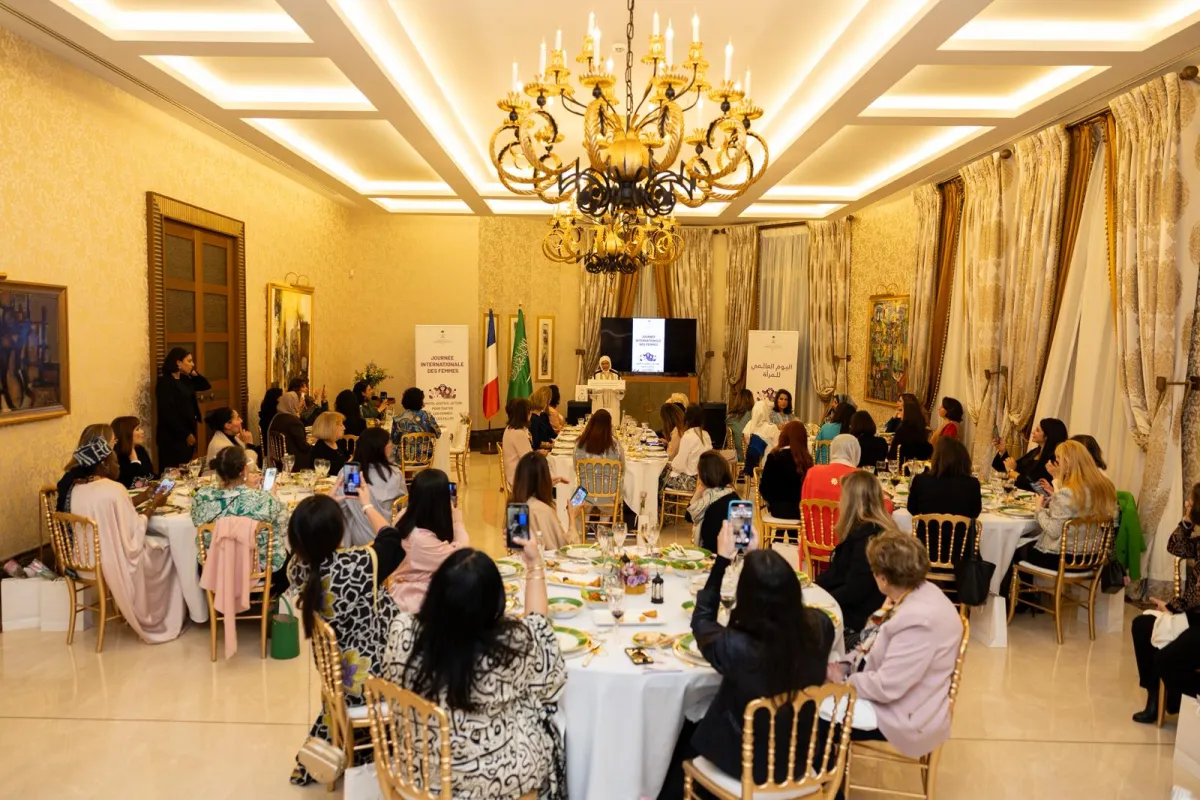  حرم سفير خادم الحرمين الشريفين لدى فرنسا السيدة فاطمة الرويلي تفتتح الندوة