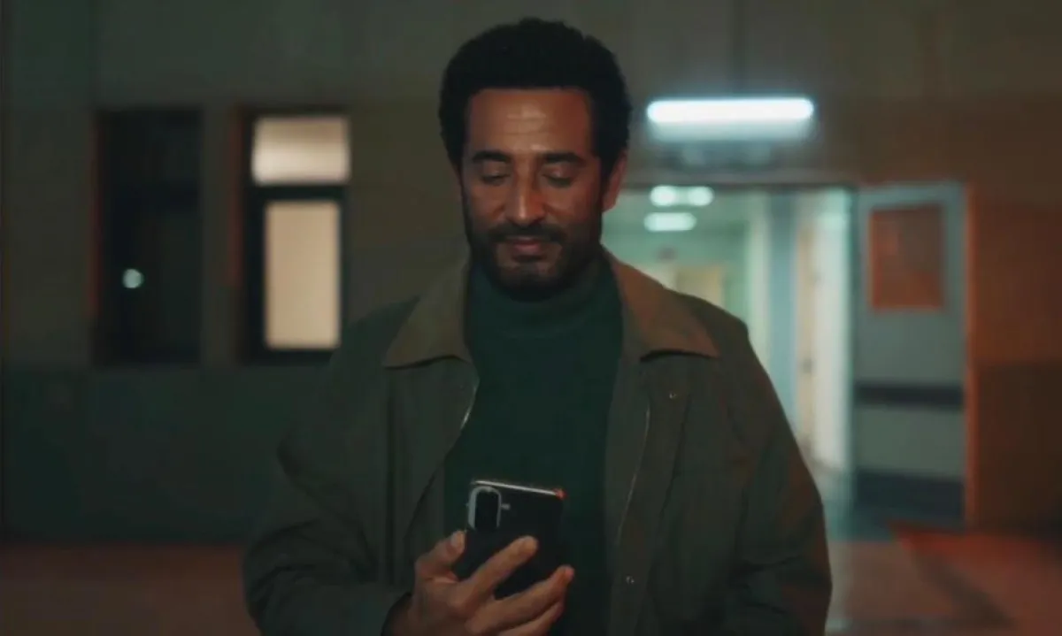 عمرو سعد الصورة في مسلسل  مولانا - الصورة من شاشة عرض المسلسل