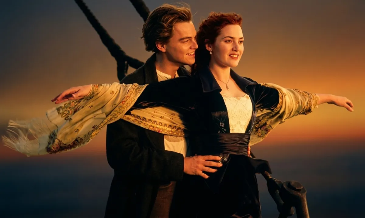 كيت وينسلت وليوناردو دي كابريو من فيلم Titanic - الصورة من قاعدة بيانات السينما IMDB