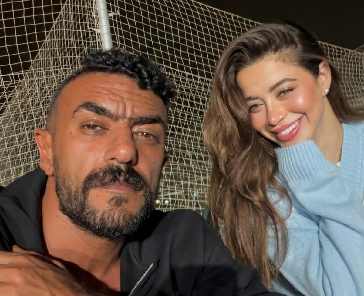 أحمد العوضي ويارا السكري من كواليس مسلسل علي كلاي - الصورة من حساب يارا السكري على الفيس بوك