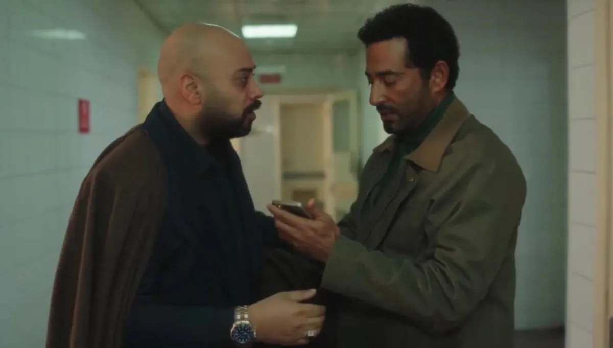 عمرو سعد وحاتم صلاح في مسلسل إفراج - الصورة من شاشة عرض المسلسل