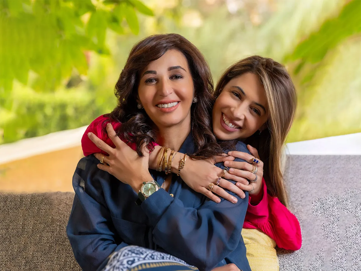 د. دينا الطيب وابنتها لنا ناظر