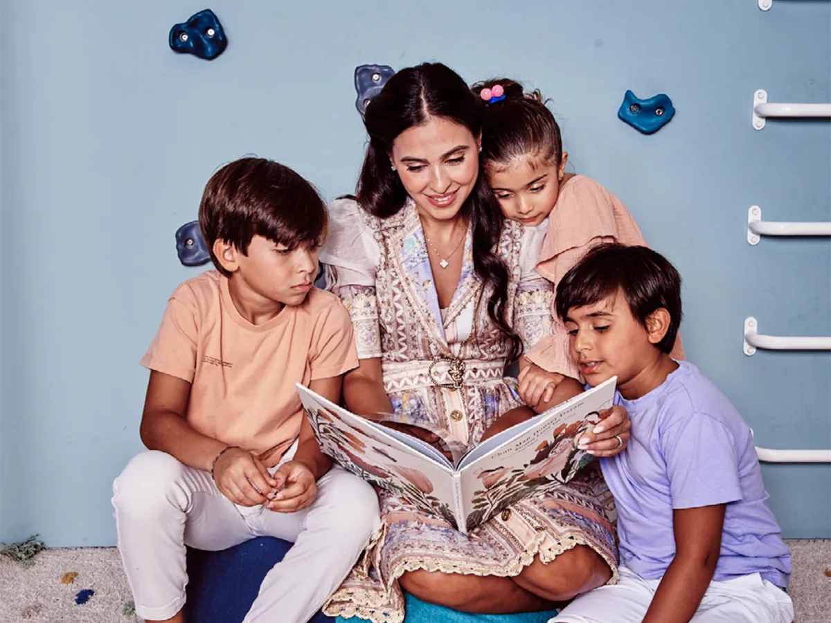 سيدة الأعمال السودانية زينة عبدالله وأطفالها - تصوير | جيريمي زيسينغر Jeremy Zaessinger - التاريخ | نوفمبر 2023 - العدد | 2219