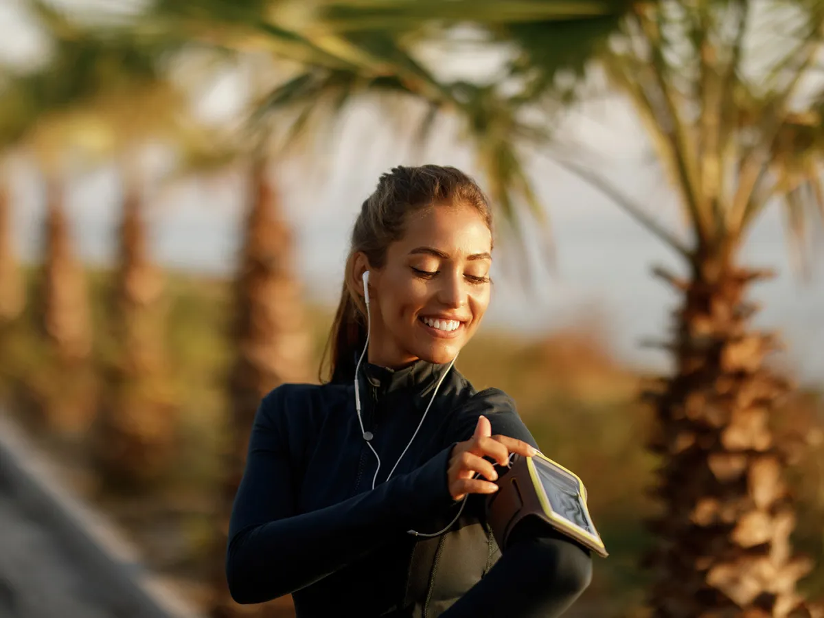 أسرار ممارسة التمارين الرياضية في الصباح الباكر - المصدر Image by Drazen Zigic on Freepik