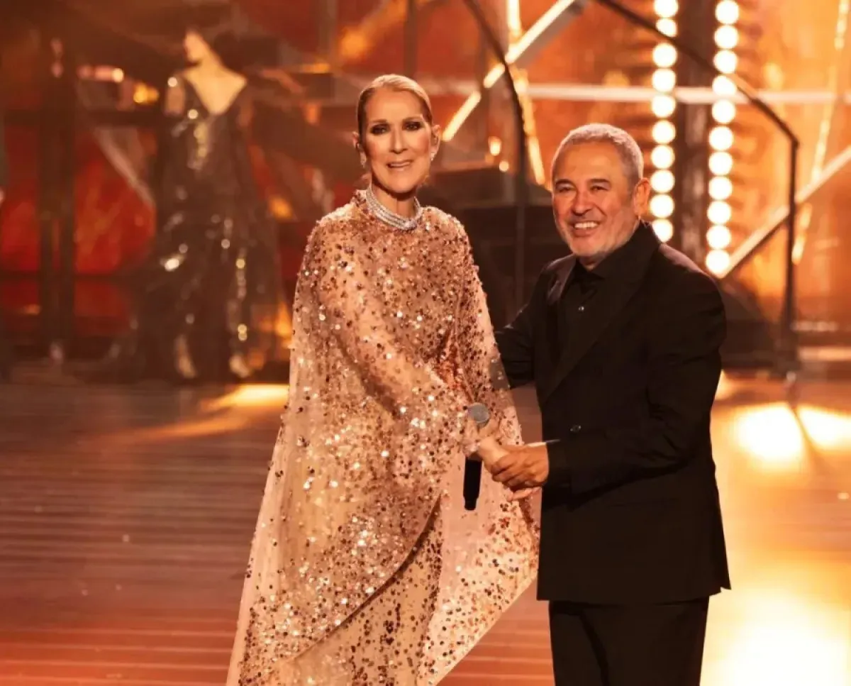 إيلي صعب مع سيلين ديون في ختام عرض 1001 موسم -الصورة من مكتب العلاقات العامة للعلامة