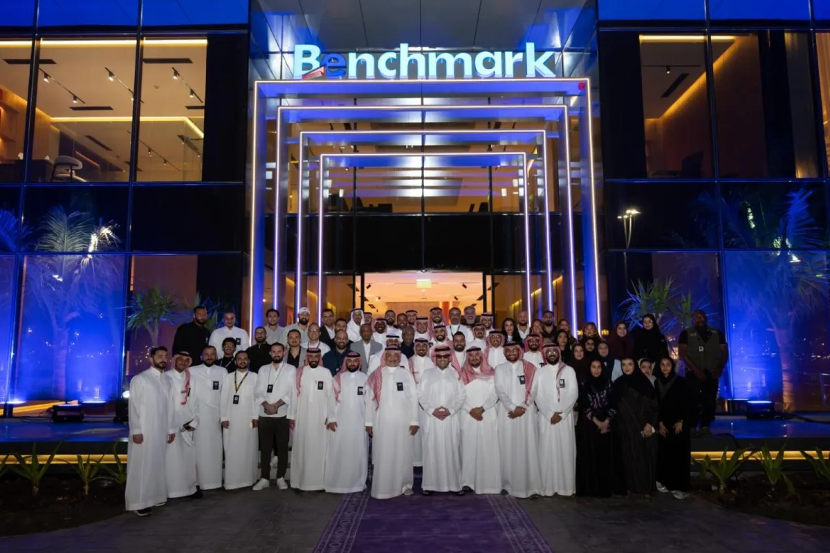 المستشار تركي ال الشيخ وفريق بنش مارك -الصورة من المركز الإلعلامي لشركة بنش مارك