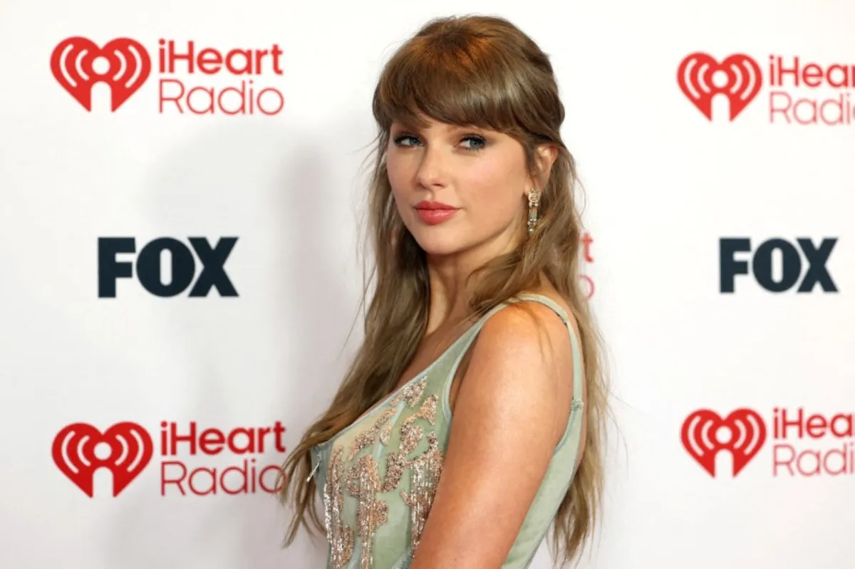 تايلور سويفت في حفل توزيع جوائز آي هارت راديو الموسيقية (Taylor Swift  iHeartRadio Music Awards). مصدر الصورة: Frazer Harrison/Getty Images/AFP