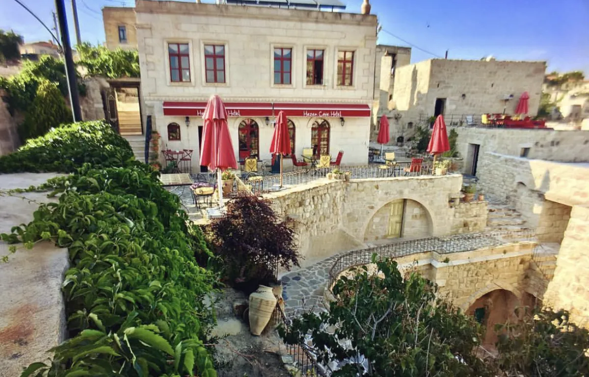 فندق هيزين كايف (الصورة من صفحة hezenhotel الرسمية على انستغرام)