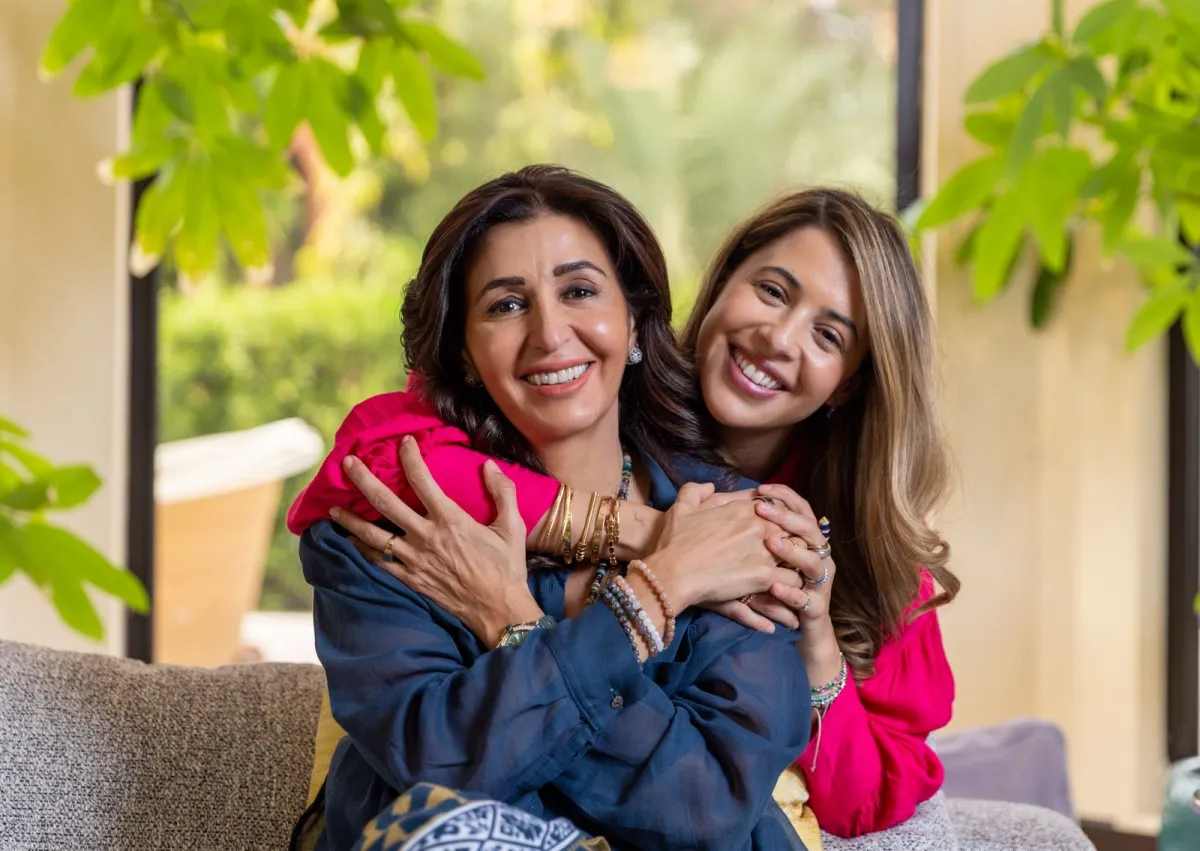 د. دينا الطيب وابنتها لنا ناظر