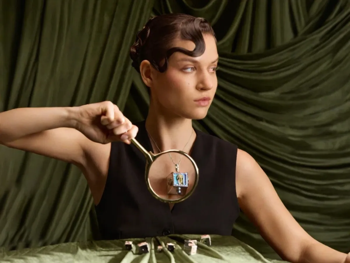 تصمبم من دينا لاهلو- الصورة من العلامة