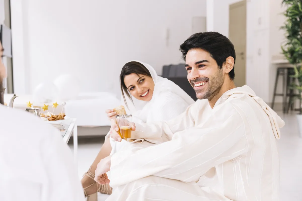 تحقيق الهدوء الزوجي في رمضان يرتكز على تعزيز التواصل والحوار بين الزوجين- مصدر الصورة: freepik 