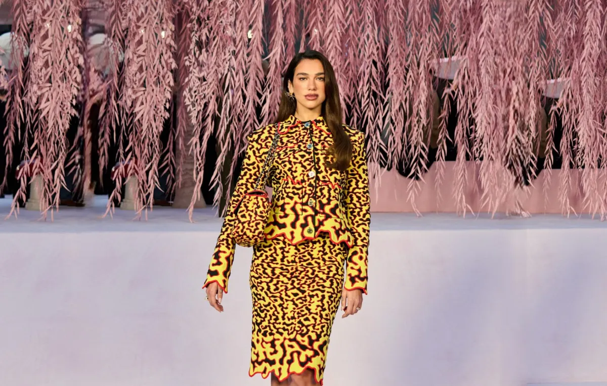 دوا ليبا Dua Lipa من عرض شانيل Chanel- الصورة من Launchmetrics/Spotlight ©