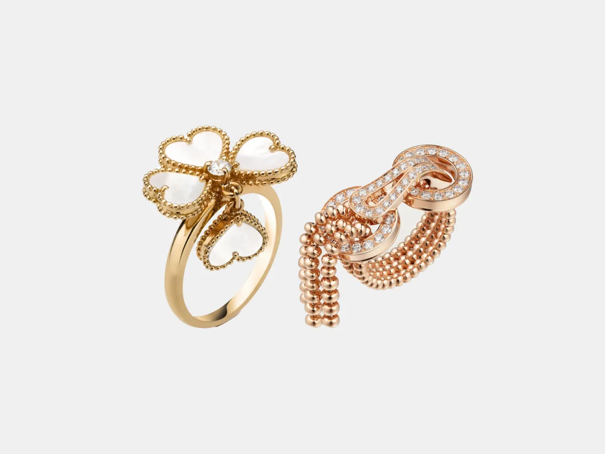 خواتم بحليّ وسلاسل متدلية لإطلالة استثنائية