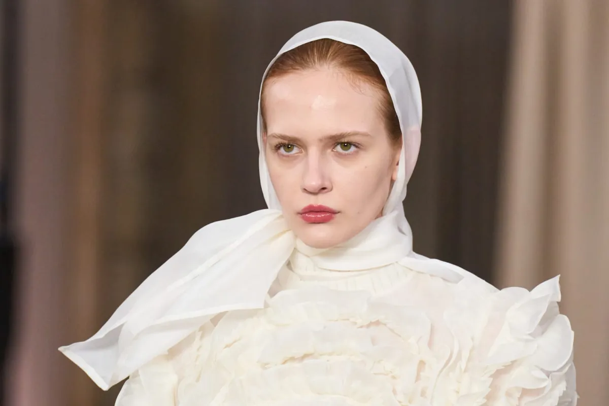 أسرار لا تعرفينها لحماية شعرك تحت الطرحة من التقصف والاحتكاك اليومي