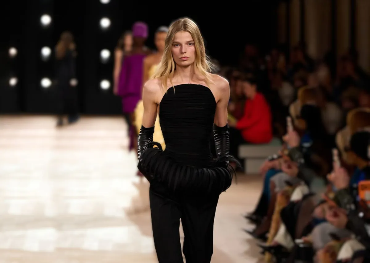  بالنسياغا Balenciaga - الصورة من LaunchmetricsSpotlight ©