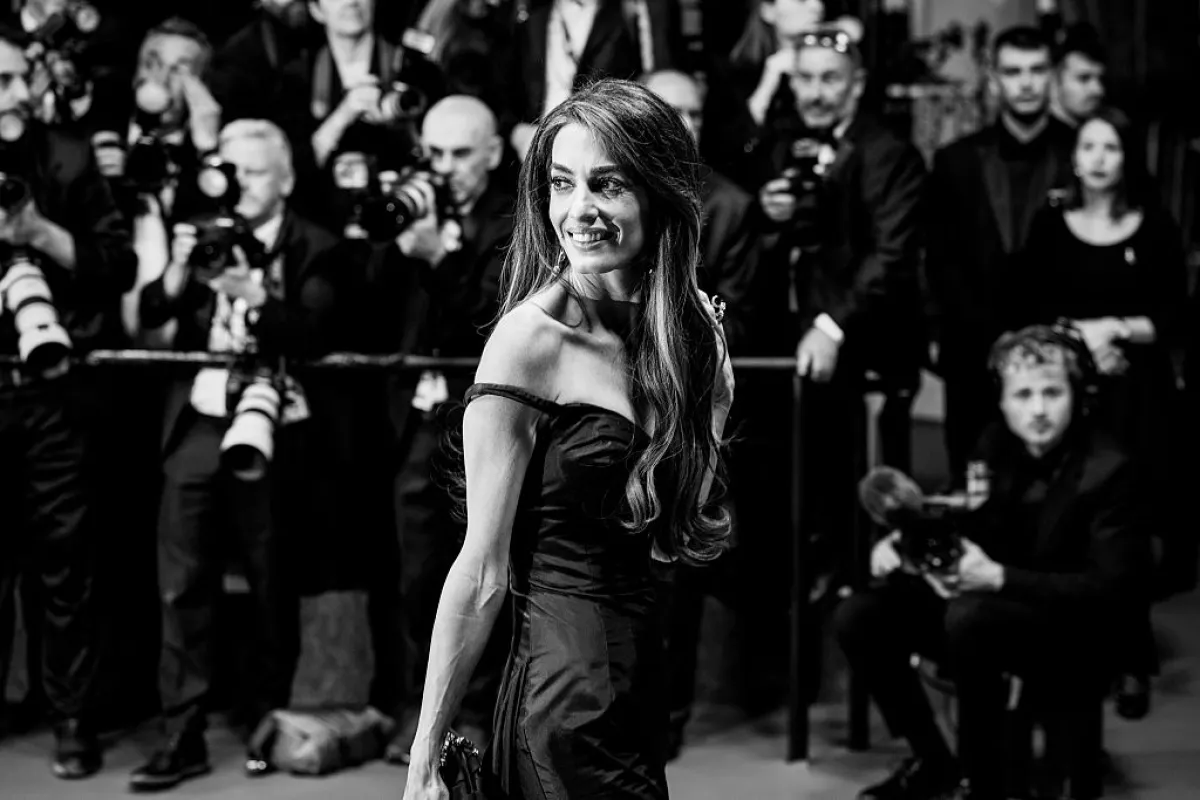 المحامية أمل علم الدين كلوني زوجة النجم جورج كلوني (مصدر الصورة: Victor Boyko/Getty Images)