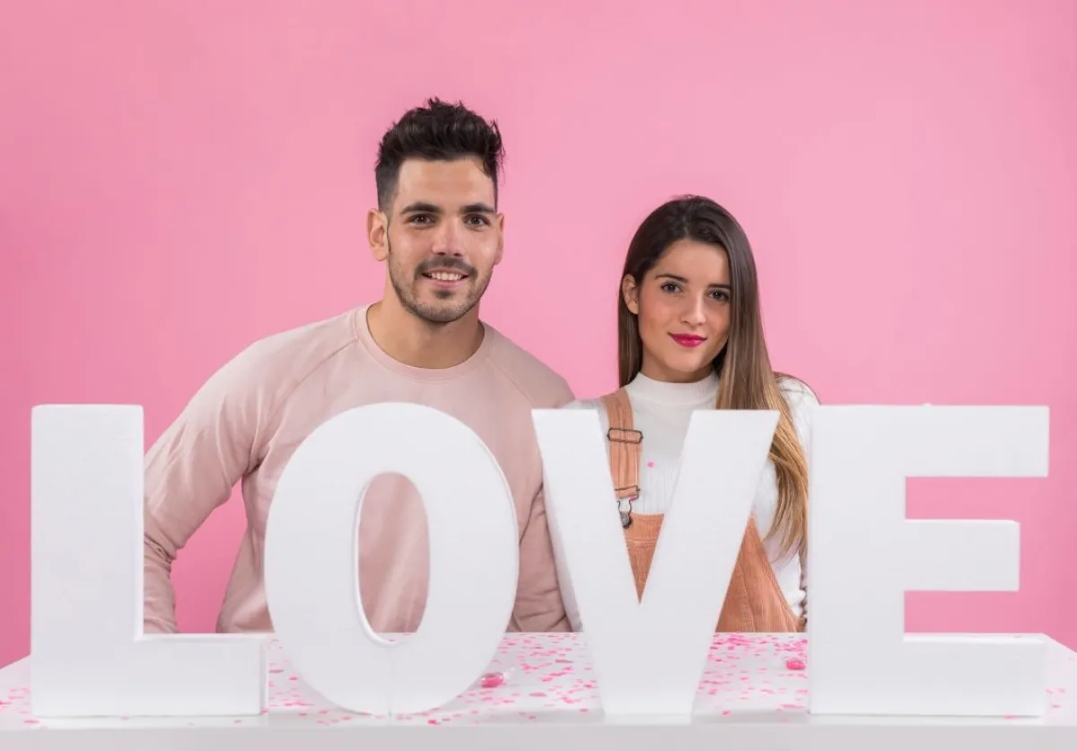 لغة الحب هي طرق جوهرية لفهم احتياجات الشريك العاطفية والتعبير عن المشاعر بفعالية - المصدر: freepik