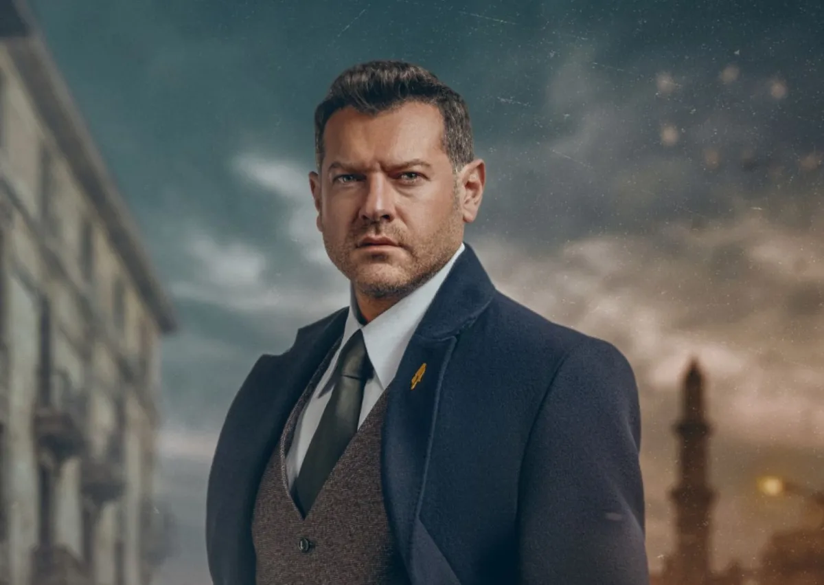 عمرو يوسف غلى ملصق مسلسل الفرنساوي - الصورة من صفحة يانغو بلاي على انستغرام