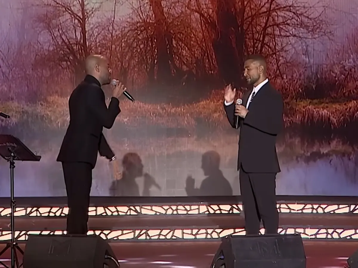 أحمد سعد وتامر عاشور- الصورة من شاشة عرض حفل ليلة الدموع