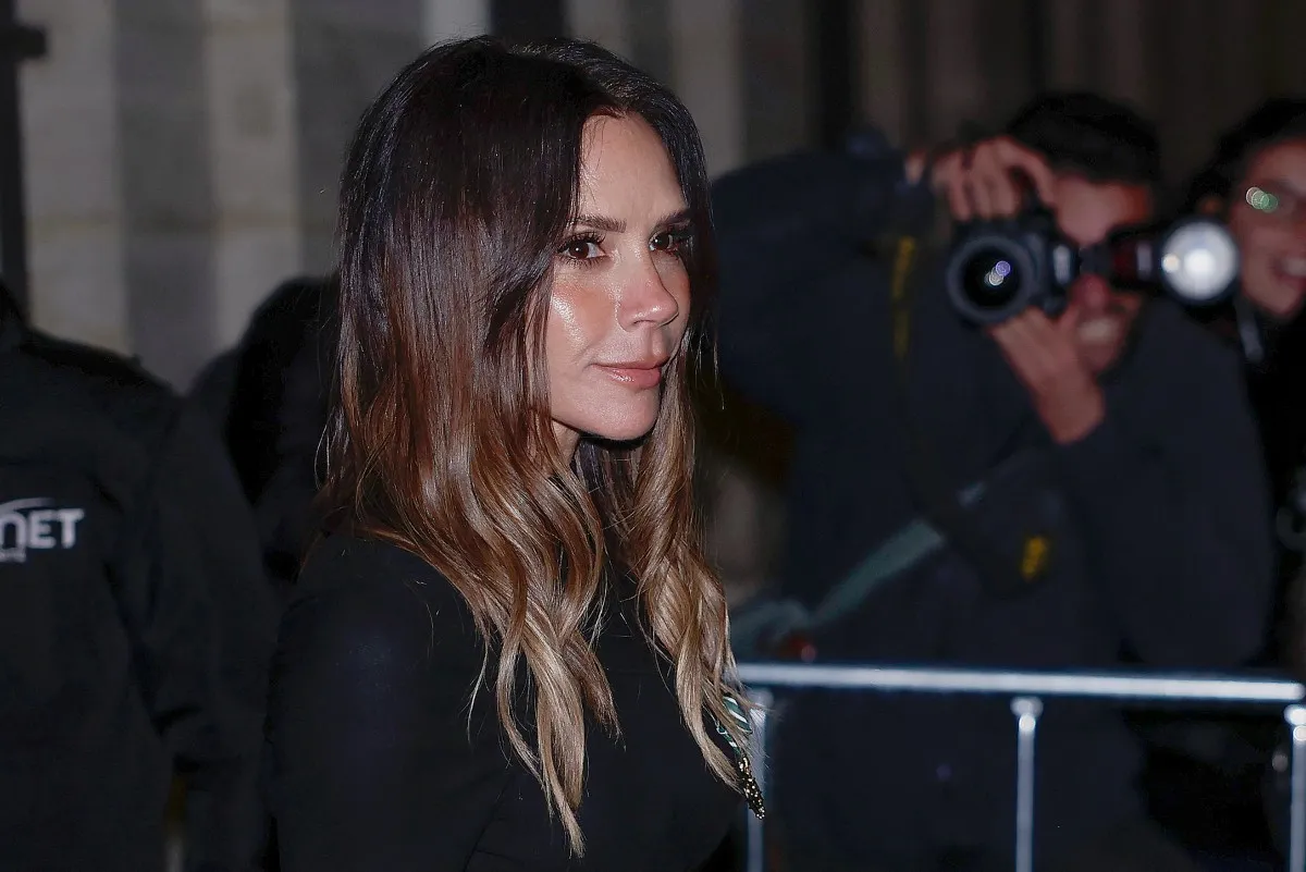 فيكتوريا بيكهام في باريس Victoria Beckham leaves after being awarded Knight of the Order of Arts and Letters during a ceremony at the Ministry of Culture in Paris- مصدر الصورةSébastien DUPUY / AFP