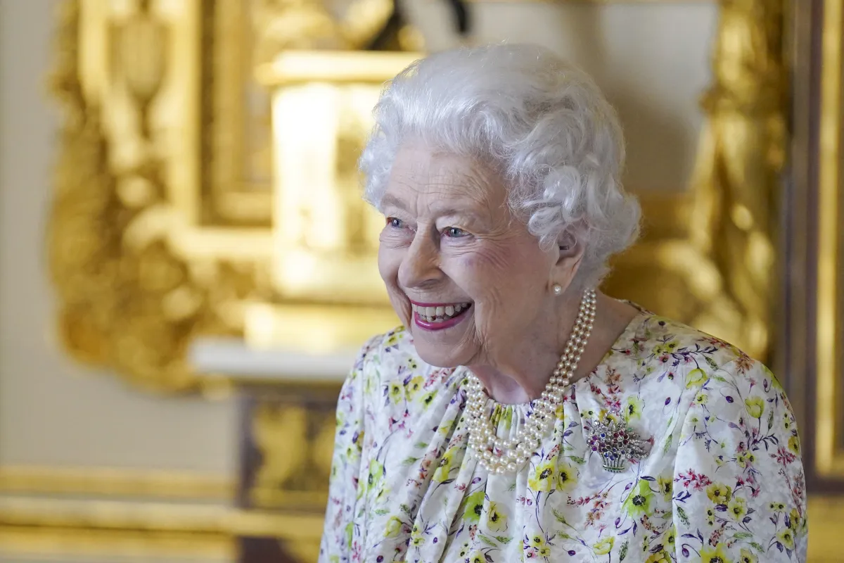 الملكة اليزابيث في قلعة وندسور. (Queen Elizabeth at Windsor Castle). مصدر الصورة: Steve Parsons / POOL / AFP