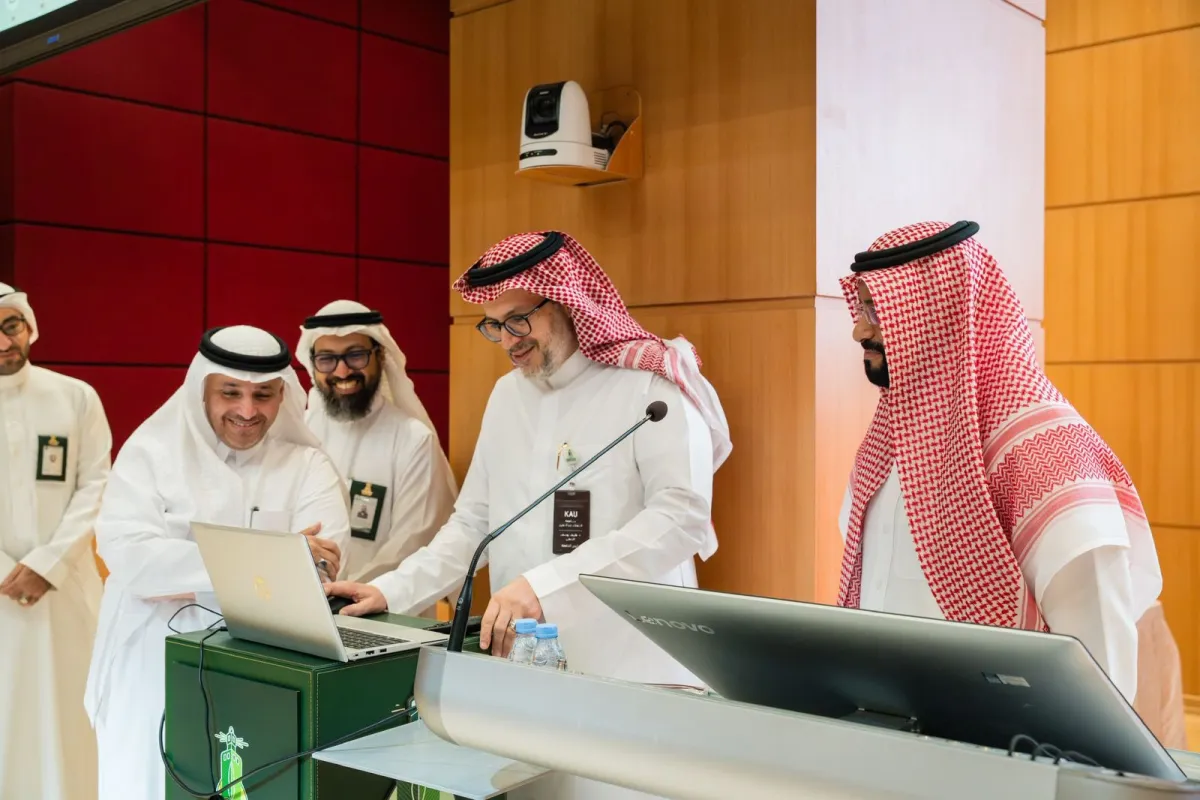 أطلقت جامعة الملك عبدالعزيز برنامج "مسارات التعلم المرن في الذكاء الاصطناعي" - (الصورة من حساب جامعة الملك عبد العزيز على منصة إكس)