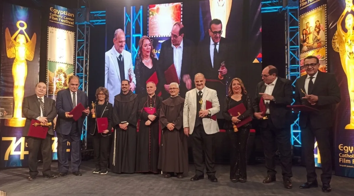 مراسم التكريم في حفل الافتتاح - الصورة من المركز الإعلامي