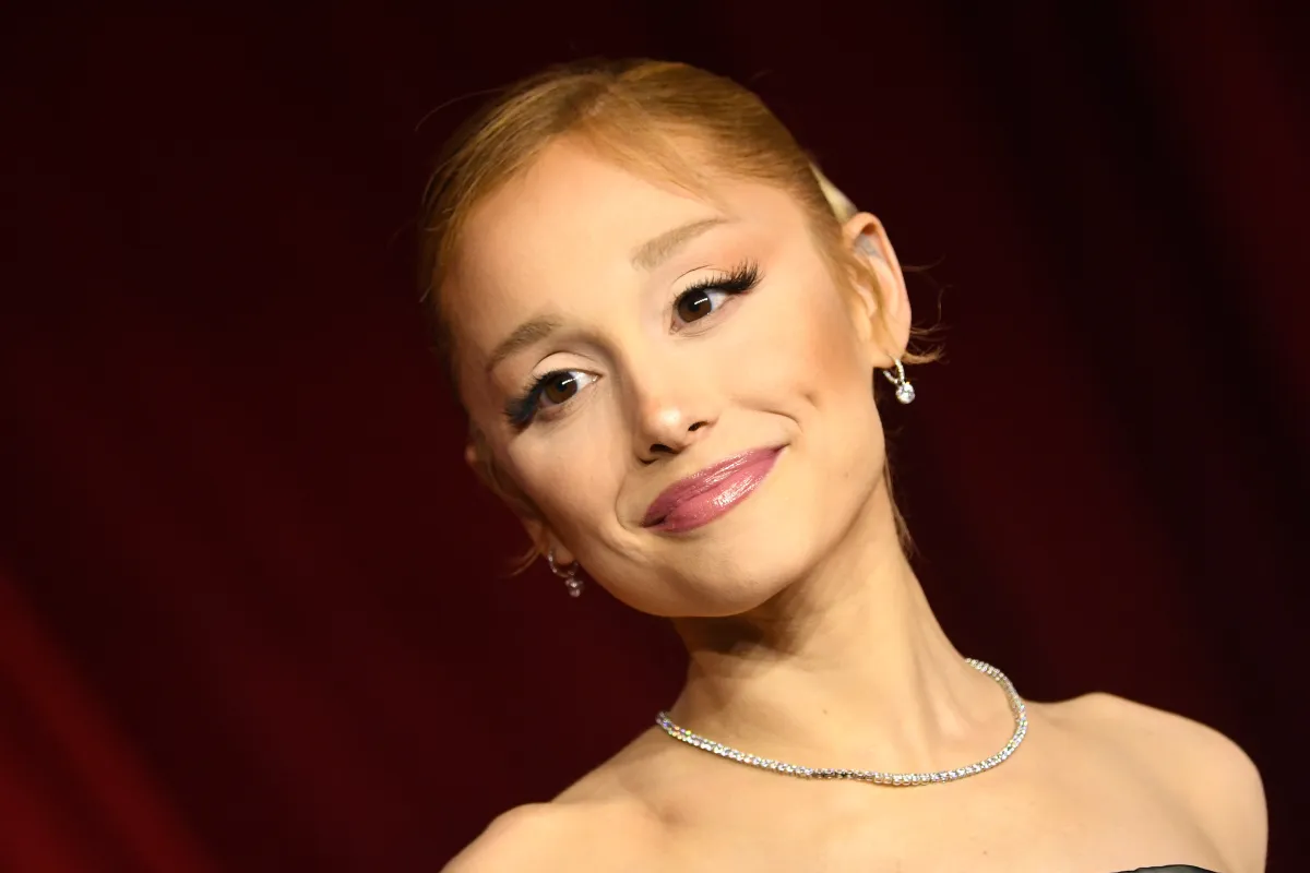 أريانا غراندي Ariana Grande من متحف أكاديمية فنون وعلوم الصور المتحركة في لوس أنجلوس عام 2024 - مصدر الصورة: VALERIE MACON / AFP