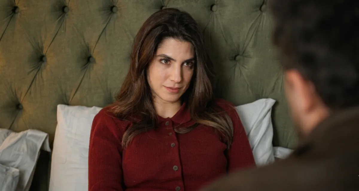 نجم يطمئن على ورد - الصورة سكرين شوت من الحلقة 66