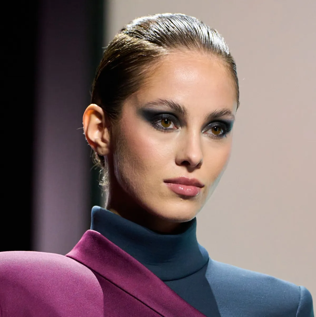 حيل احترافية بالمكياج لشد الوجه 