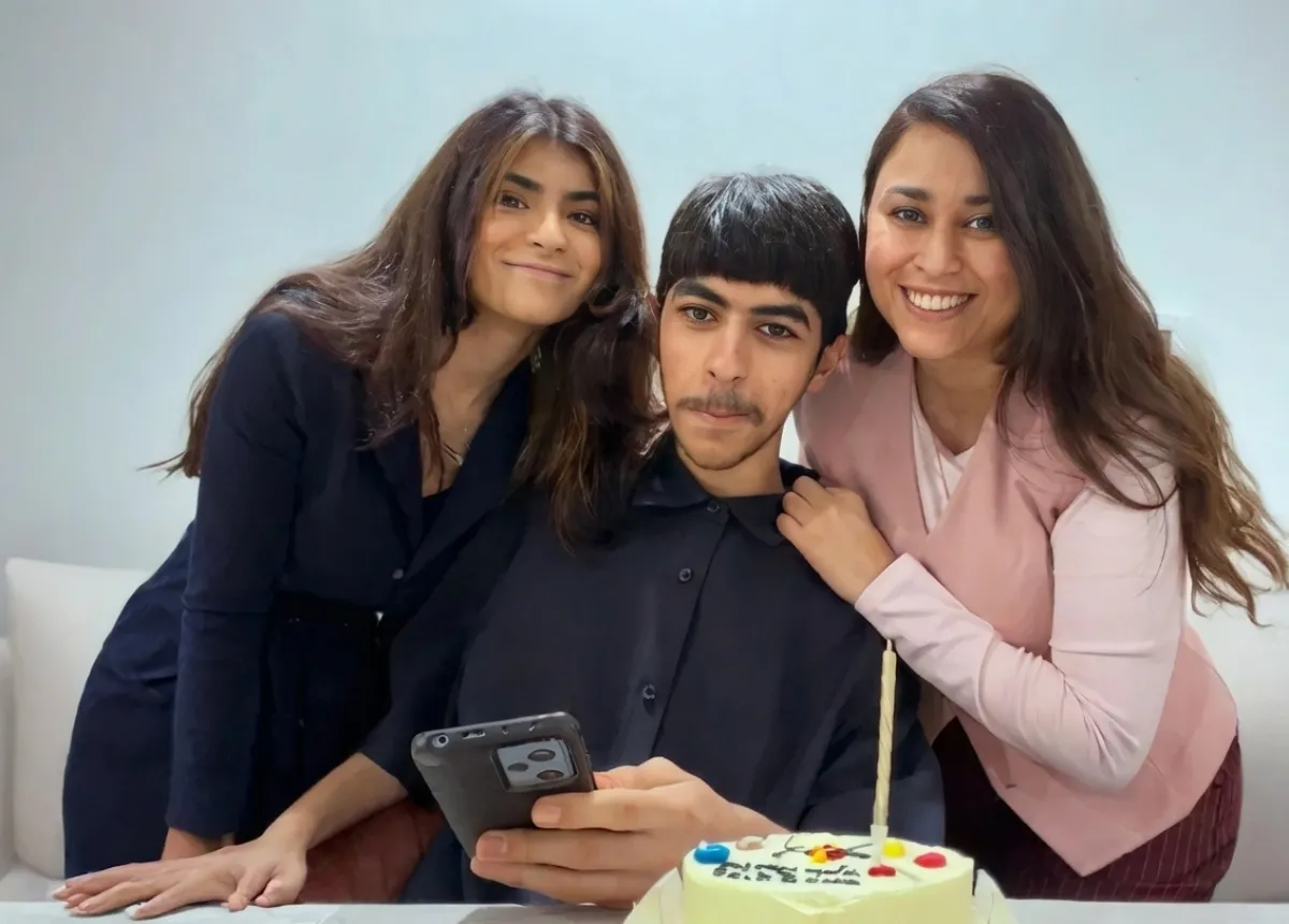 أ. ياسمين عيسى القلاف وإبنها ياسي وإبنتها  