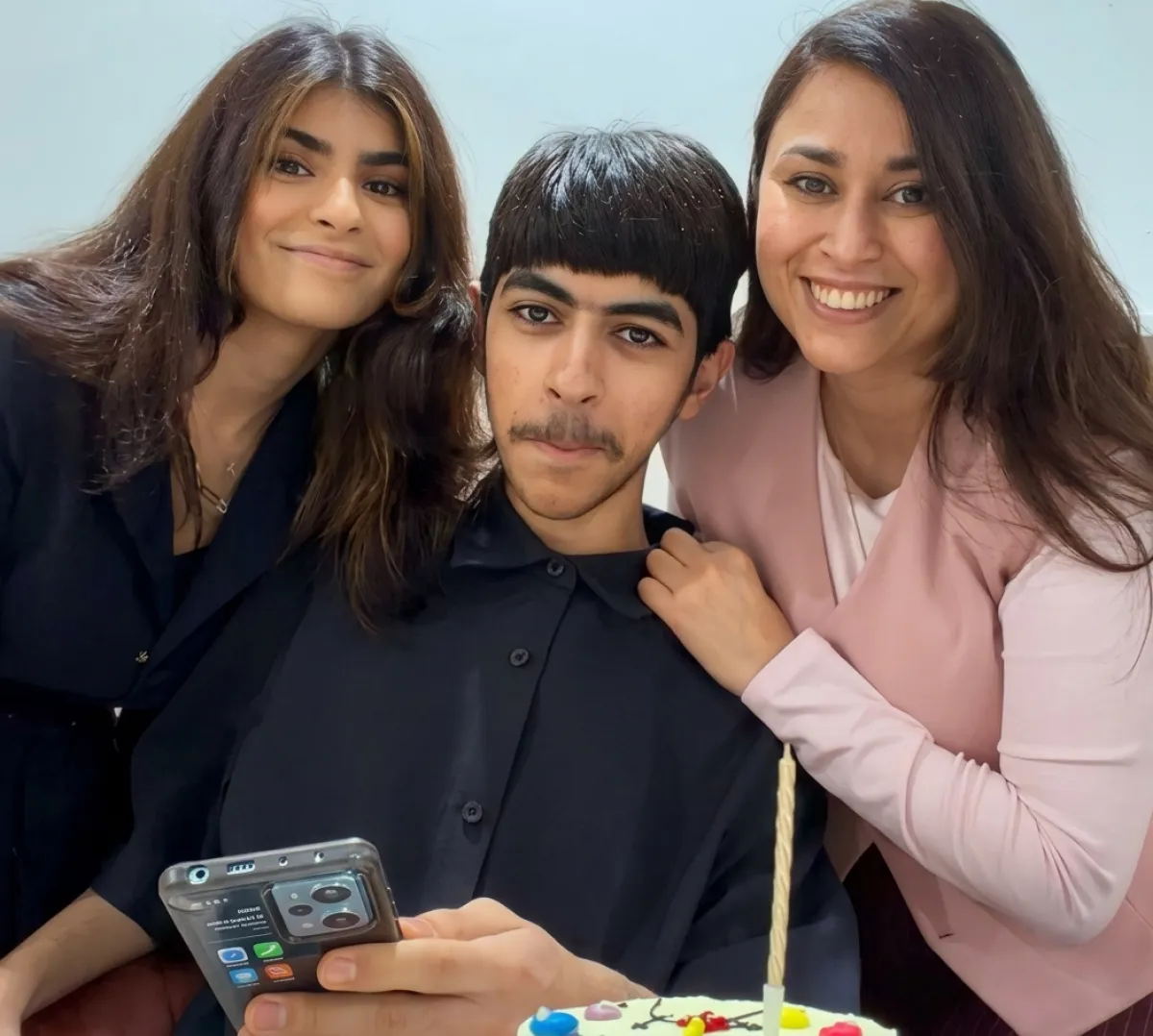 أ. ياسمين عيسى القلاف وإبنها ياسين وإبنتها  