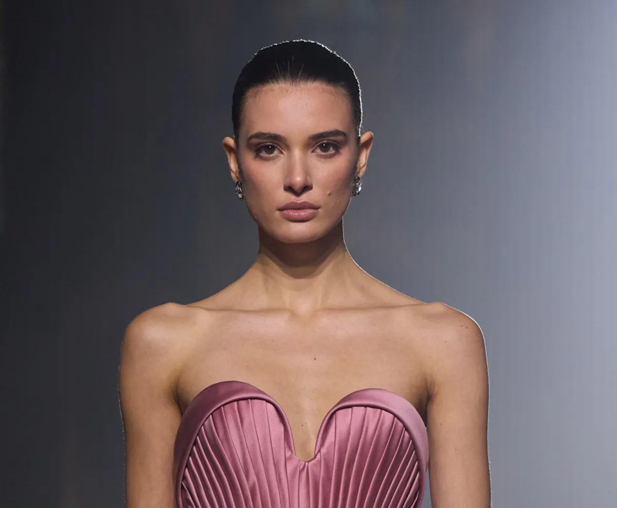 حِيل لإخفاء المسام الواسعة بالمكياج