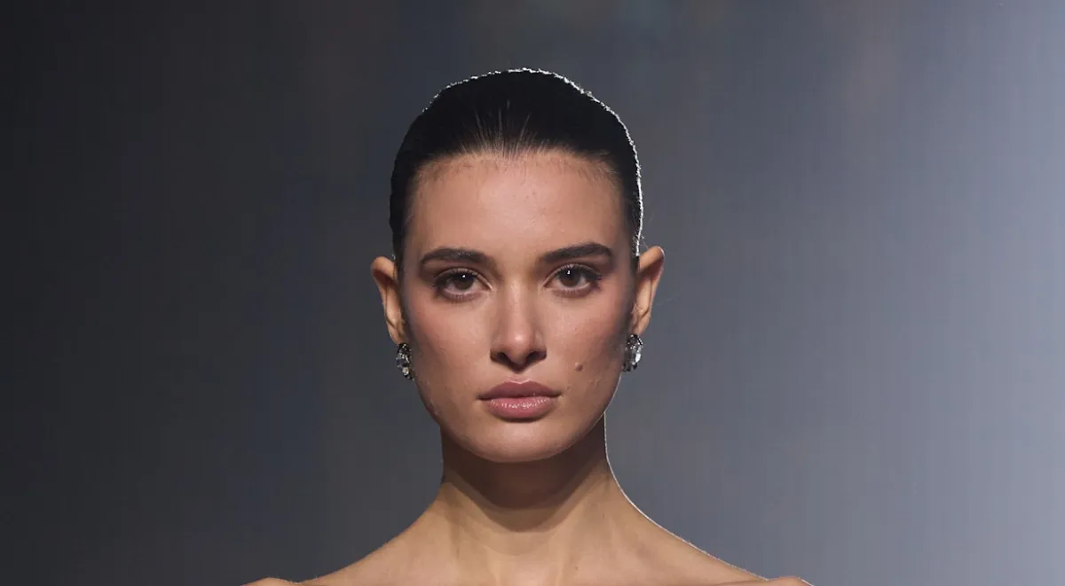 حِيل لإخفاء المسام الواسعة بالمكياج